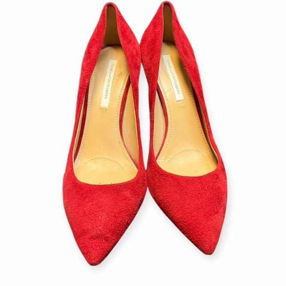 DIANE VON FURSTENBERG Women’s Red Suede Pointed Toe Gold Heel Size 10M - Picture 2 of 6